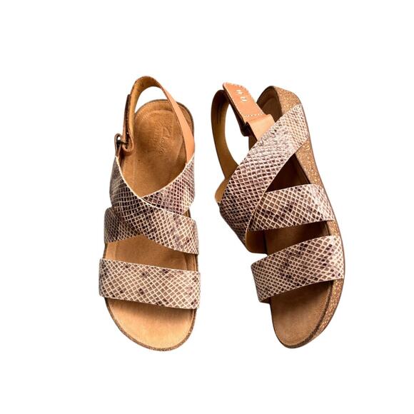 Women's Clarks Artisan Sandals Perri Dunes Snake Animal Print Size 8 - Picture 4 of 8